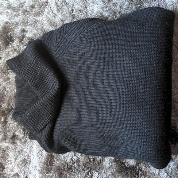 Oversized turtleneck sweater dress - Picture 11 of 12